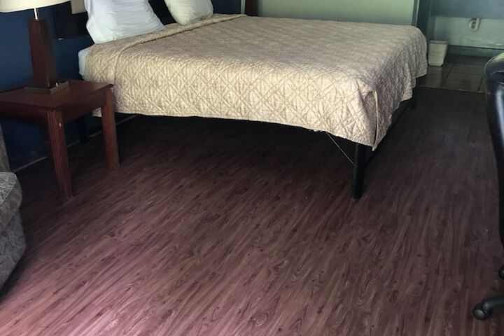Classic King Bed (16 of 25)