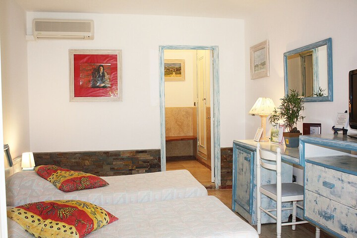 Room 10 of 47