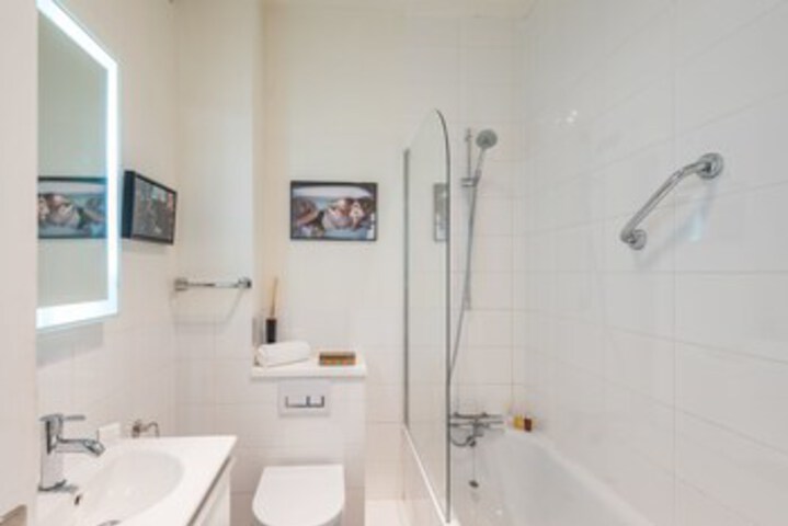 Room 5 of 27