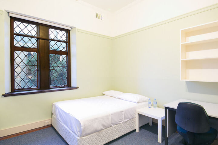 Room 4 of 63