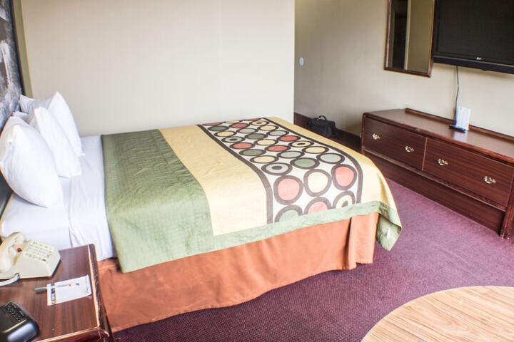 Room 8 of 19