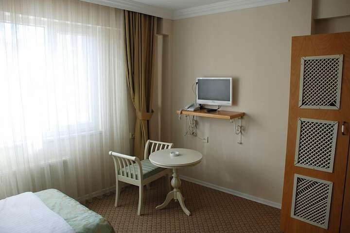 Room 34 of 69