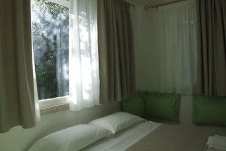 Room 11 of 42