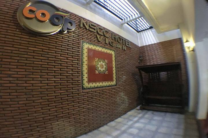 Ballroom/Hall 45 of 50