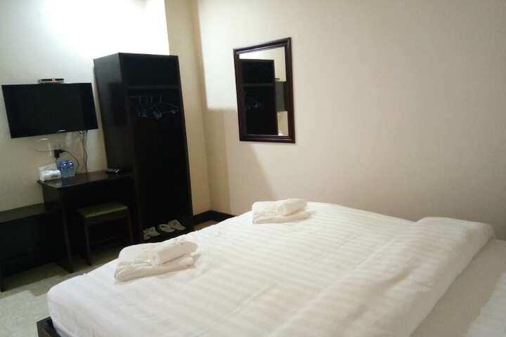 Room 15 of 28