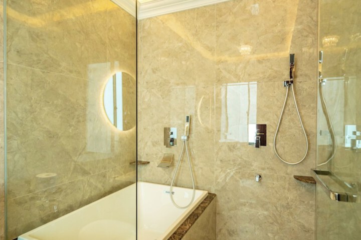 Room 210 of 285