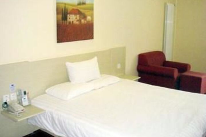 Room 9 of 27