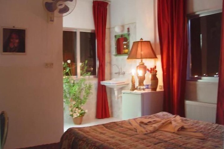 Room 12 of 31