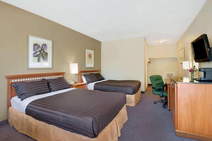 2 Queen Beds (3 of 10)