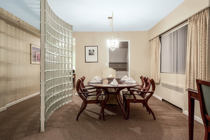 Room 28 of 82
