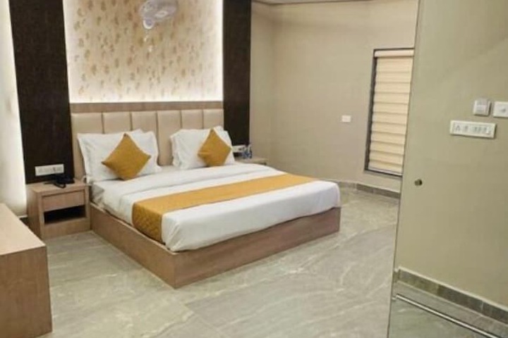 Room 3 of 13