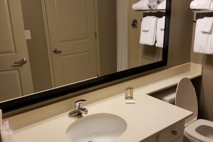 Room 145 of 190