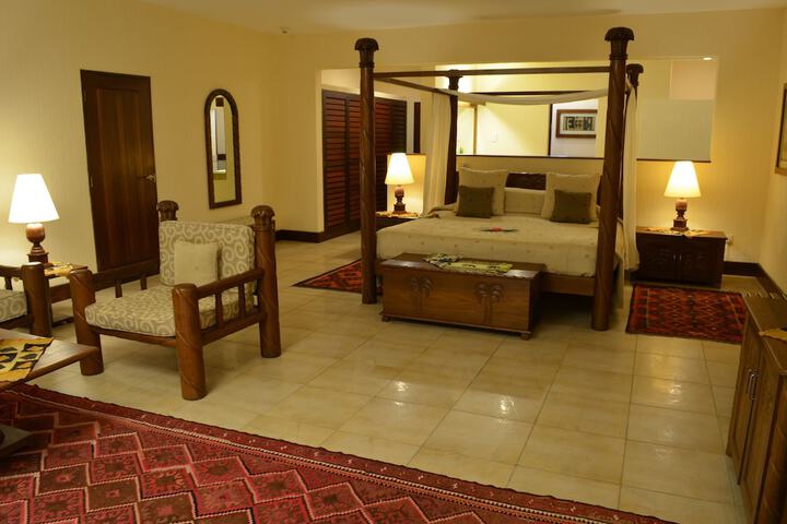 Room 8 of 99