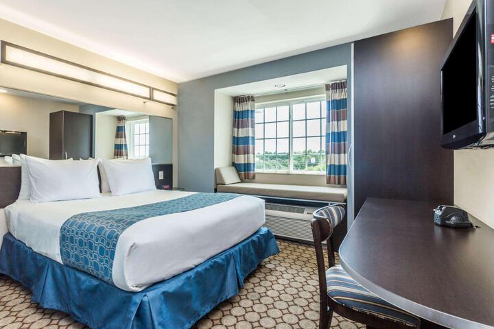 1 Queen Bed Accessible Room (11 of 21)