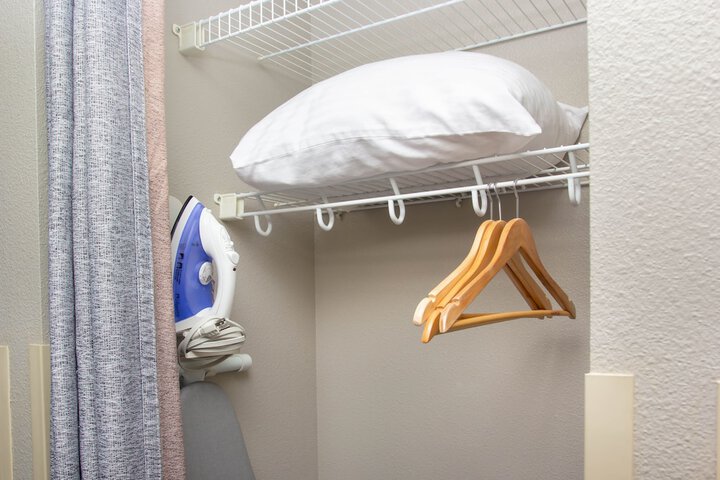 Iron/ironing board