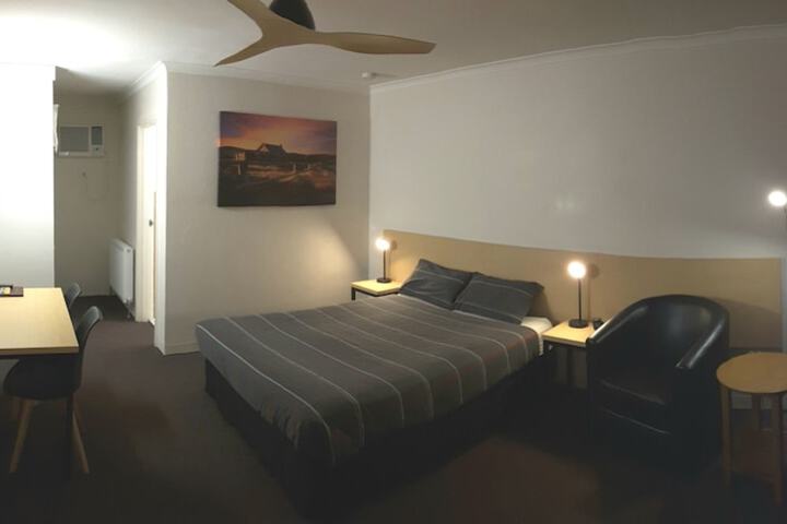 Room 4 of 6