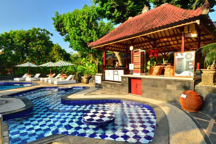 Hotel Pool