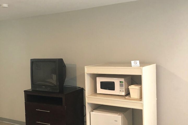 Room 5 of 16