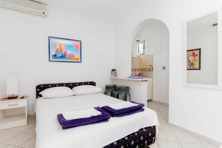 Room 2 of 43