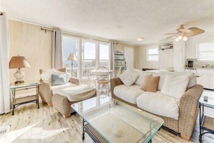 Ponte Vedra Beach Cottage Beach Front, Sleeps 4, 2 Bedrooms, Wifi in Ponte Vedra Beach, FL