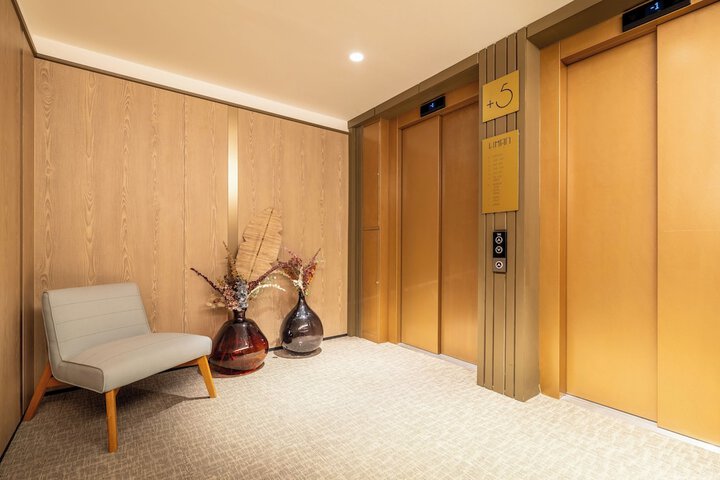 Ballroom/Hall 104 of 152