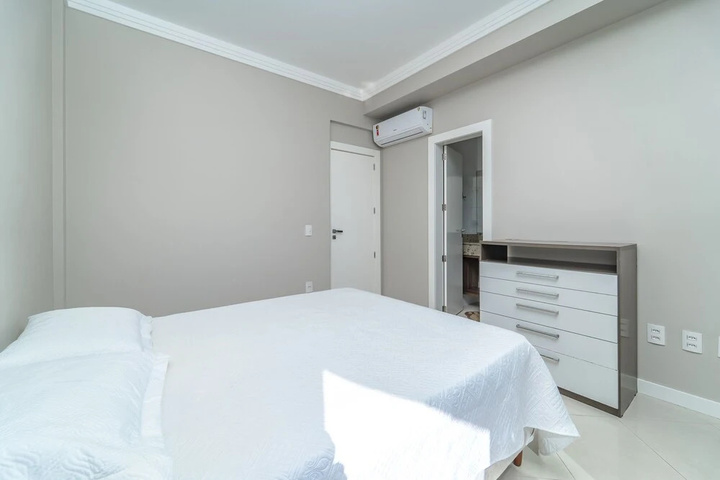 Room 6 of 15