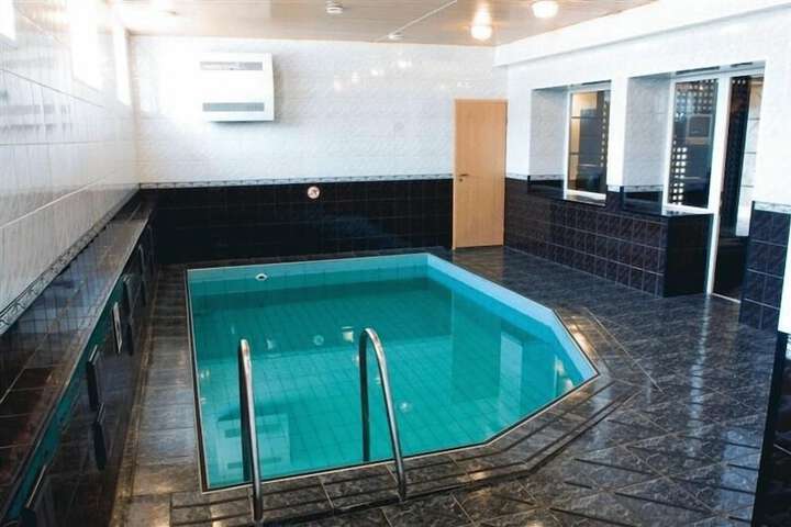 Hotel Pool