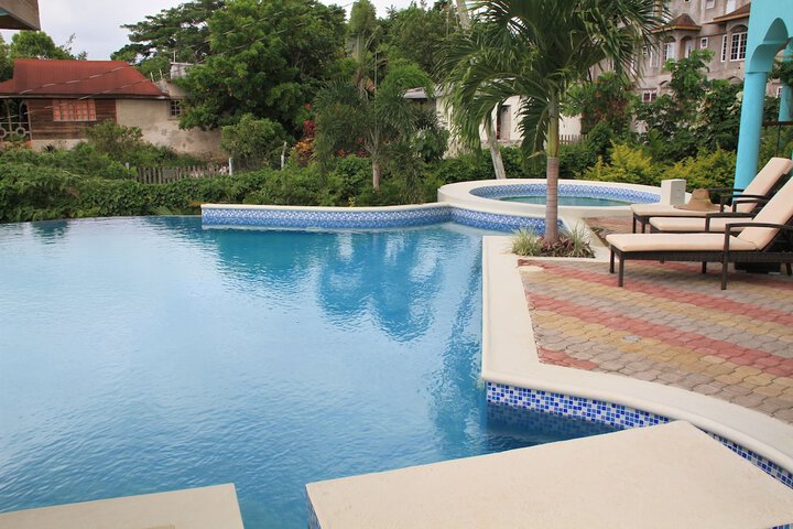 Hotel Pool