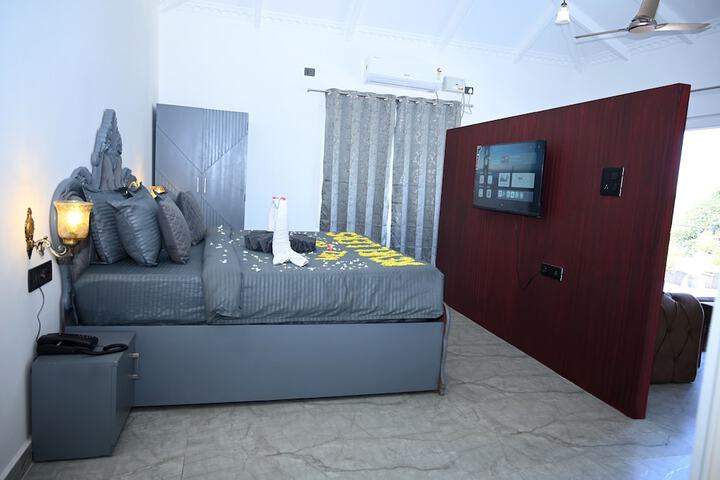 Room 6 of 53