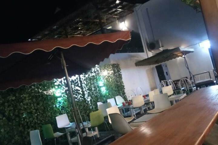 Lounge 17 of 23