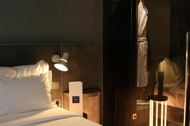 Room 52 of 179