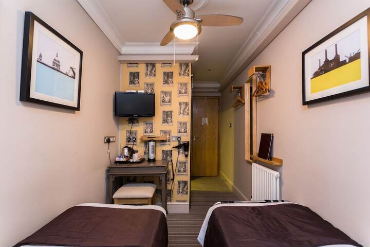 Room 52 of 128