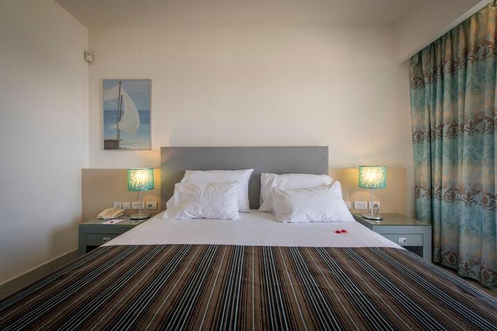 Room 107 of 147