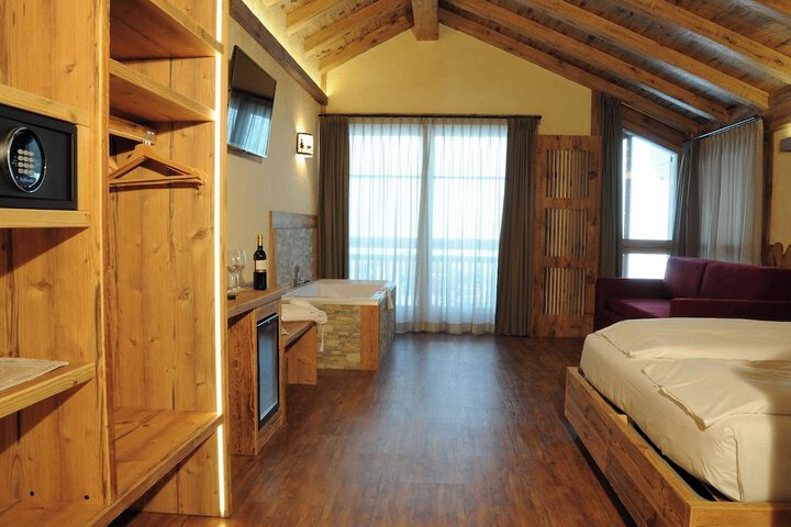 Room 6 of 44