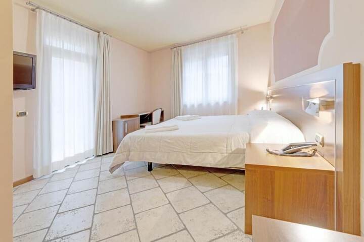Room 7 of 29