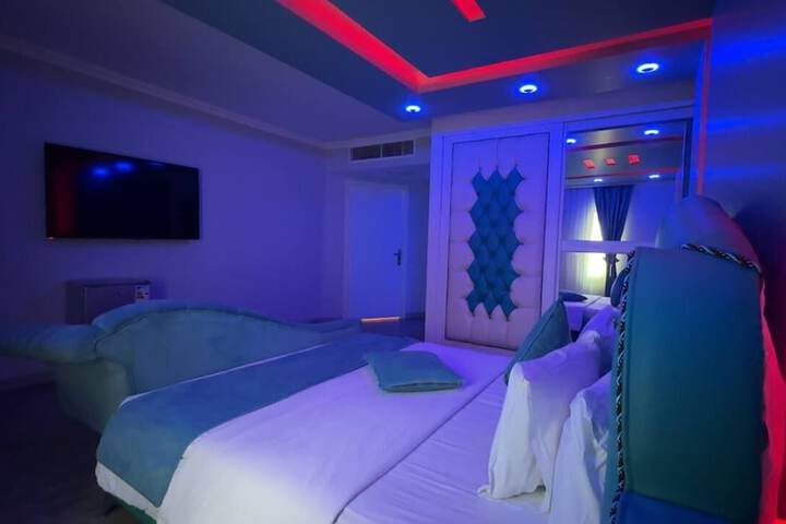 Room 20 of 99