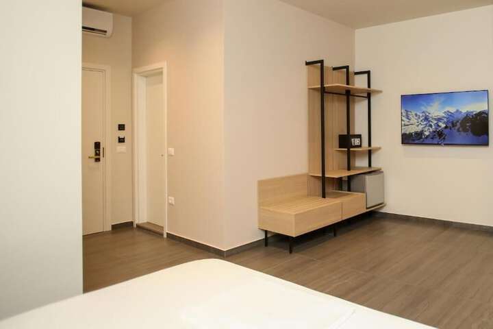 Room 10 of 109