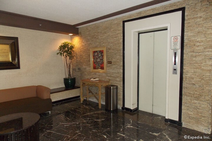 Ballroom/Hall 62 of 67