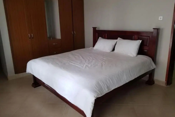Room 6 of 15