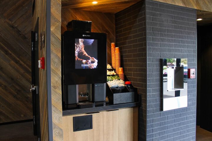 Entrance & Lobby