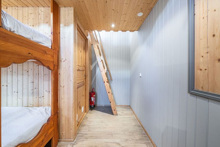 Room 15 of 60