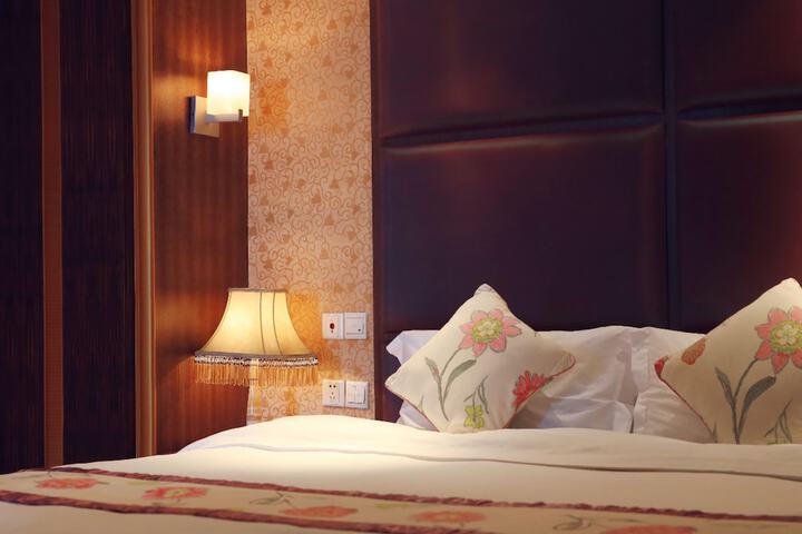 Room 4 of 25