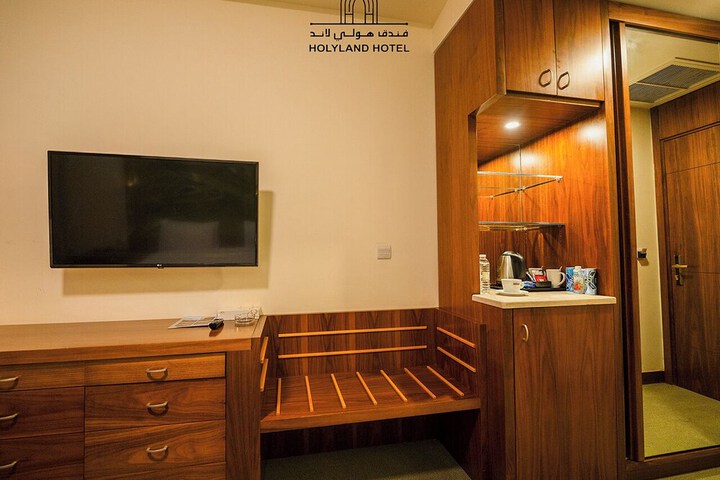 Room 44 of 64