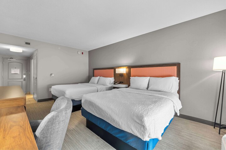 2 Queen Beds (3 of 13)