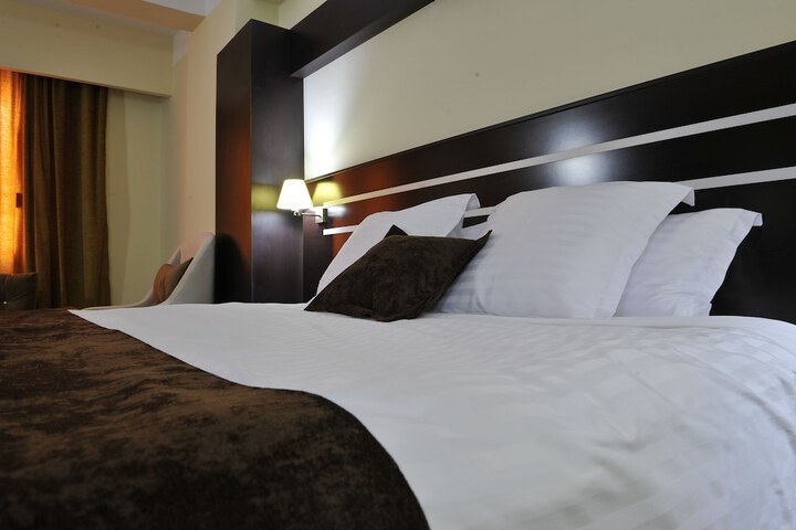 Room 6 of 38