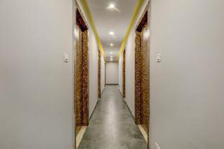 Capital O 69924 Hotel Shiv Chhaya