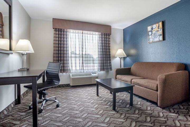 Room 28 of 68
