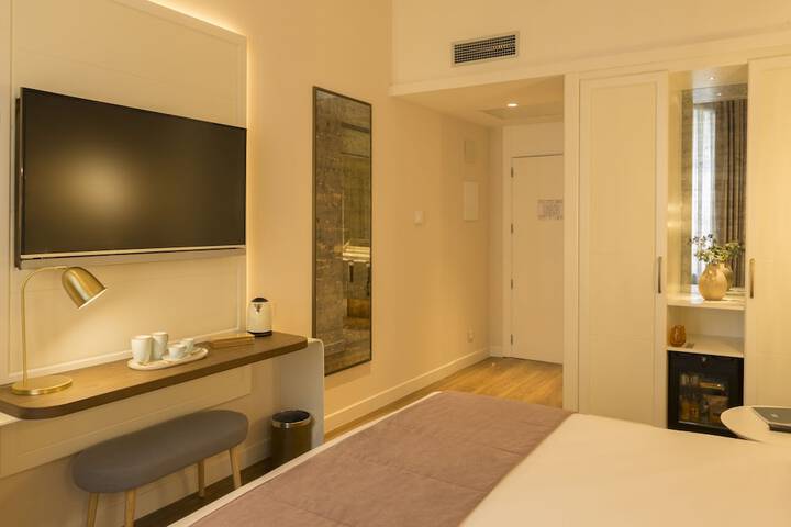 Room 10 of 80