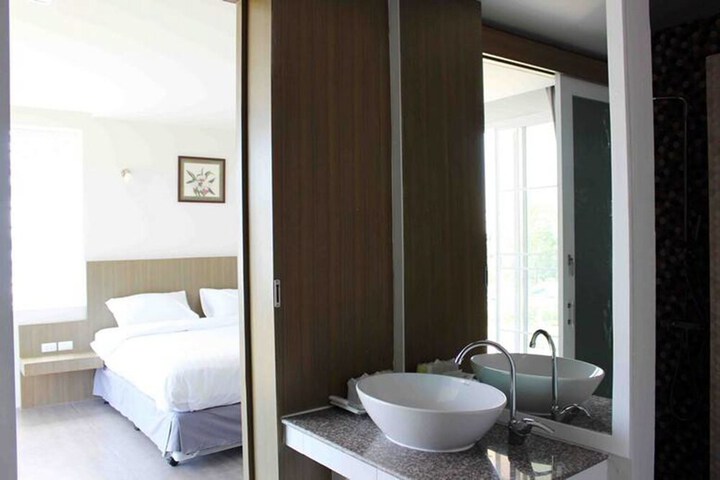 Room 8 of 52