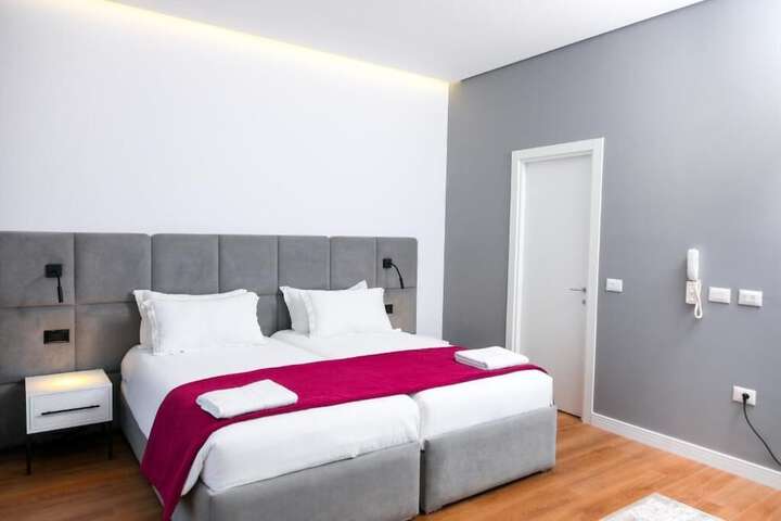 Room 16 of 83
